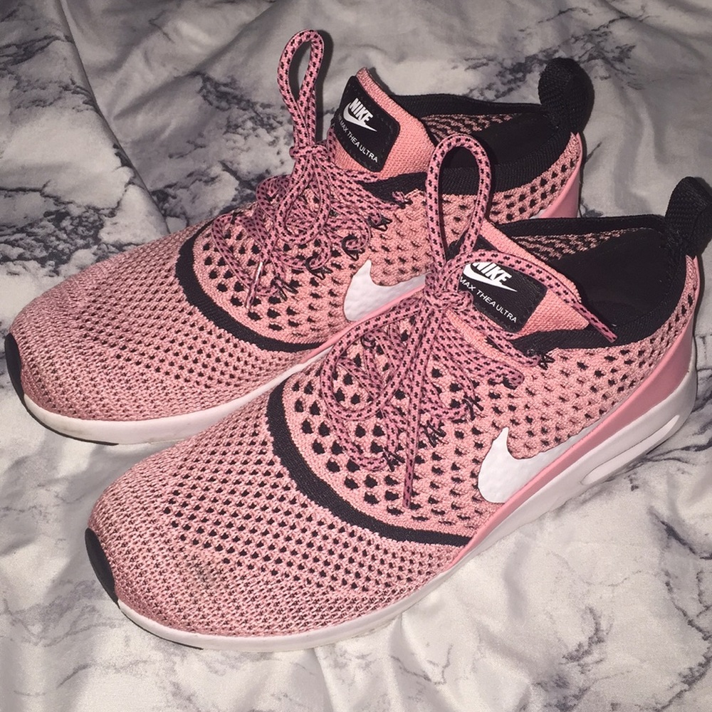 Nikes MAKE OFFER